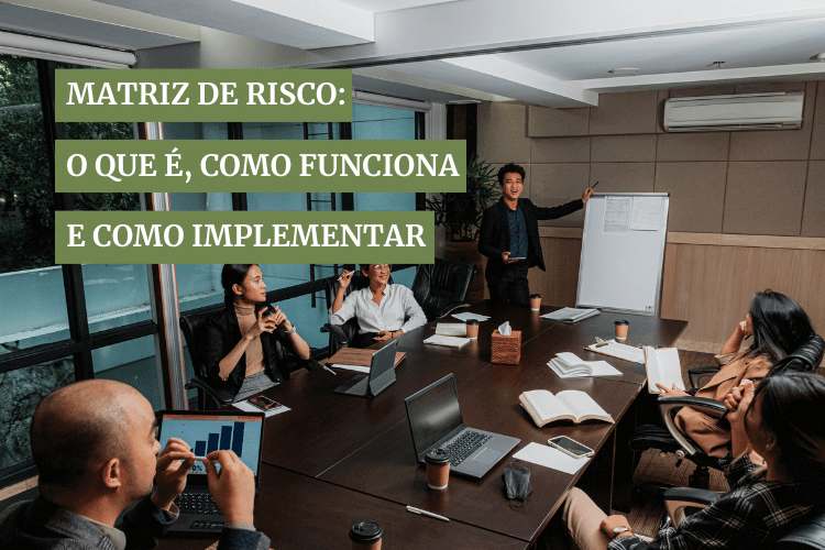 Reunião de trabalho e escrito na imagem está "Matriz de risco: o que é, como funciona e como implementar"